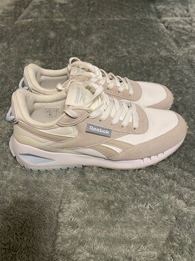 Reebok Women’s White and Beige Low-Top Sneakers